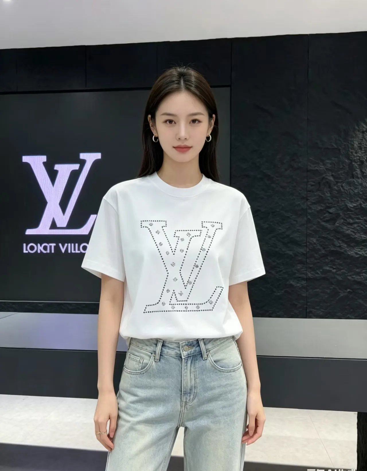 Louis Vuitton/ logo